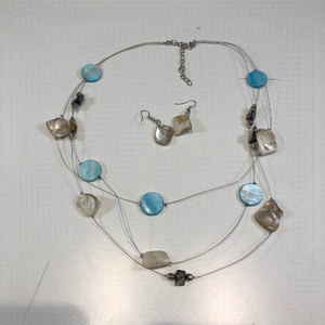 𝅺shell and Turquoise Necklace Earring set